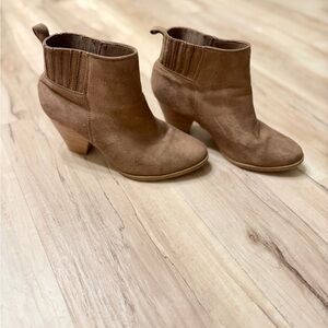 Women's Tan Ankle Boots